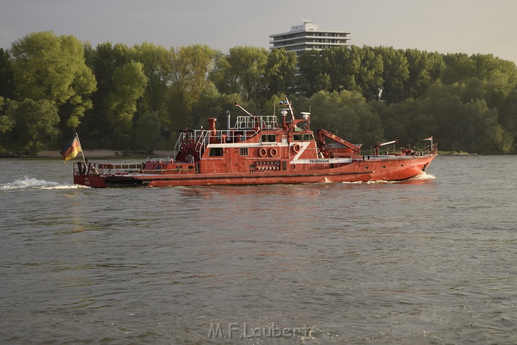 PRhein Koeln Porz Ensen Schwimmer untergegangen P168.JPG - Miklos Laubert